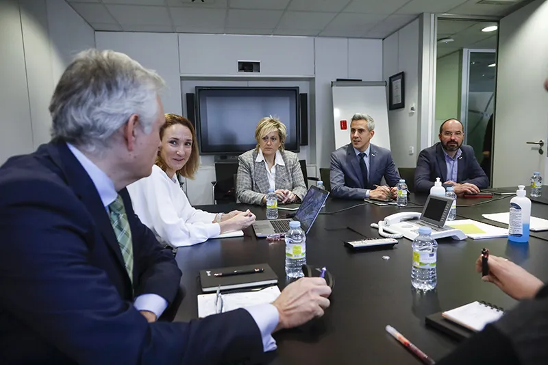  Zuloaga y Bolado aseguran que el proyecto de cubrimiento de las vías en Camargo supondrá una «transformación integral» del casco urbano con cerca de 12 millones de euros de inversión