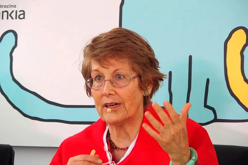  Vicepresidencia programa un encuentro con la autora Nani Benegas y un concurso juvenil con motivo del Día de la Poesía