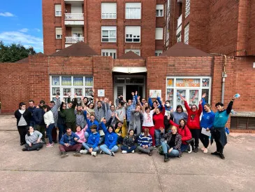Participantes en la Escuela del Talento Joven ‘Las fabricantas’ continúan su formación como profesionales a través de un programa de salidas didácticas