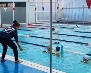  El Ayuntamiento de Piélagos abre la inscripción online para los cursos de natación que ofertará del 8 de mayo al 30 de junio