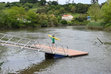  El Ayuntamiento de Piélagos pone en servicio, por séptimo año consecutivo, el pantalán flotante para embarcaciones de remo en Oruña