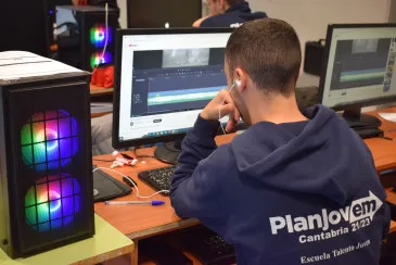  Participantes en la Escuela del Talento Joven “Los Tonaldo” de Piélagos se inician en el tratamiento de imágenes a través de un curso de 80 horas