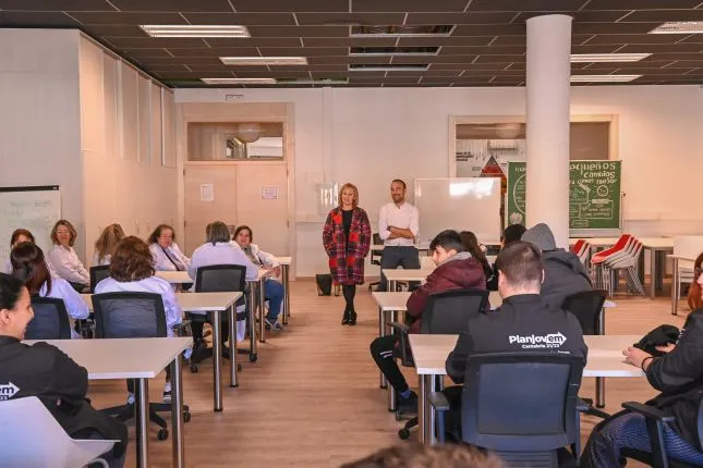  Cerca de 300 personas estudian y trabajan en los programas del Centro de Formación