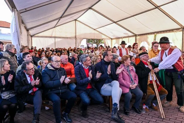  Sentido homenaje a José Miguel Guerra Revuelta, cuyo nombre lleva desde hoy la plaza junto al Centro Cívico de Tanos