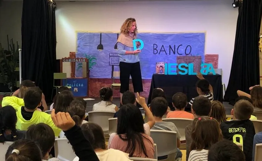  EL AYUNTAMIENTO DE ASTILLERO Y ASDICAN LLEVAN EL LIBRO “HUGO TIENE DISLEXIA” A LOS COLEGIOS