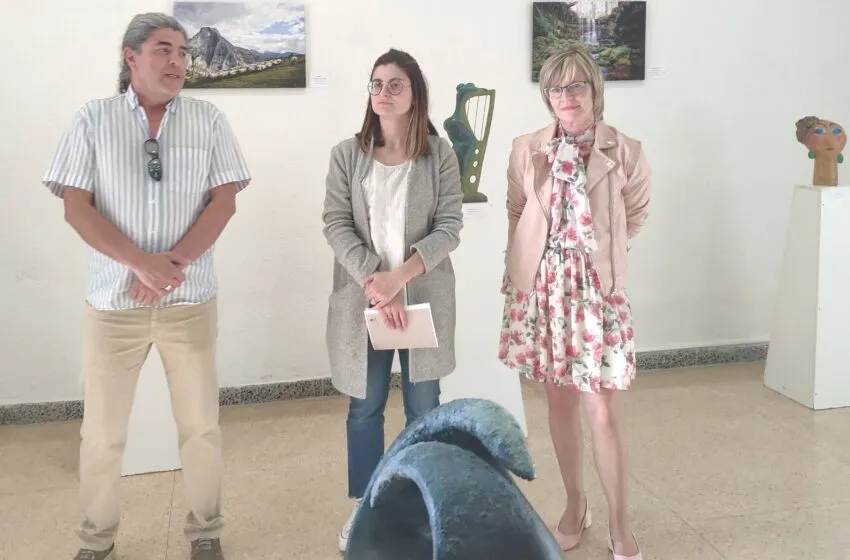  Expuestas las esculturas de Suaza y las fotografías de Ana Isabel Gutiérrez hasta el 30 de abril en el salón de plenos del Ayuntamiento