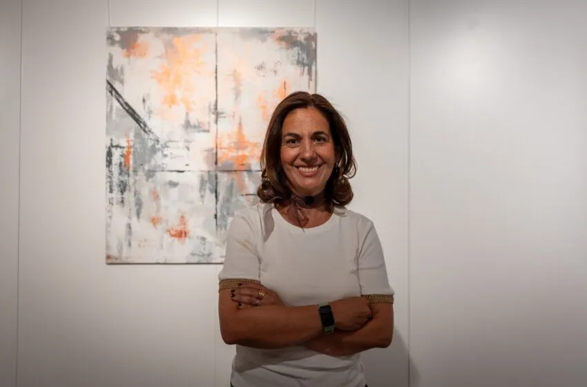 LA ARTISTA LORETO INNERARITY EXPONE SU PINTURA EN EL ESPOLON DE COMILLAS