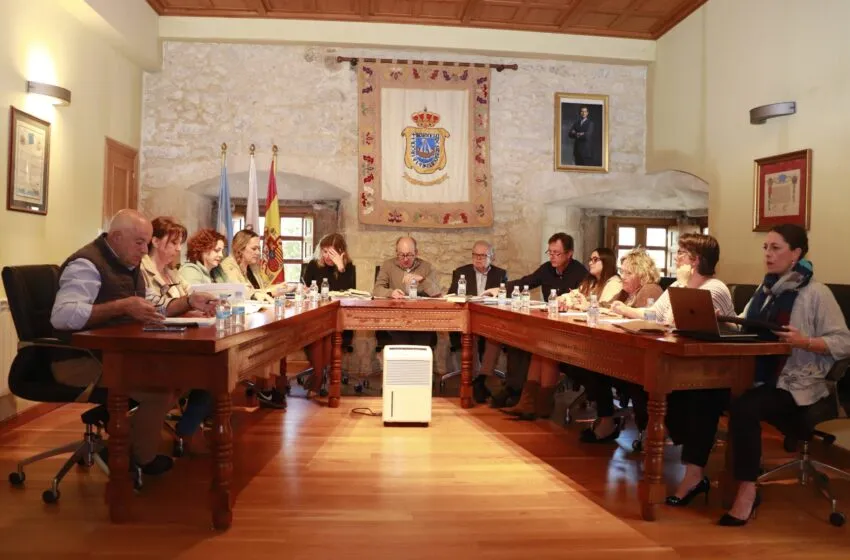  SAN VICENTE DE LA BARQUERA CELEBRA SU ÚLTIMO PLENO ORDINARIO DE LA LEGISLATURA.  