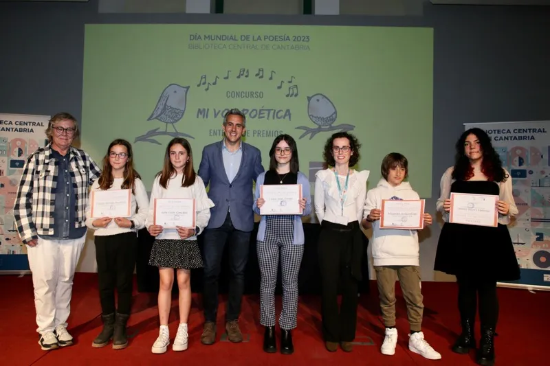  Zuloaga entrega los premios del concurso ‘Mi voz poética’ dirigido a fomentar la lectura de poesía entre jóvenes de 10 a 18 años