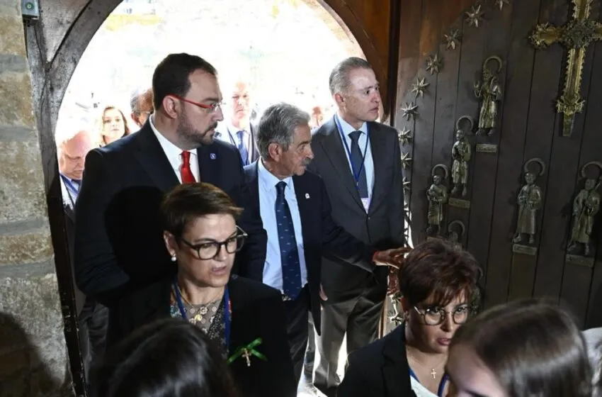  Comienza el 74º Año Santo Lebaniego tras la apertura de la Puerta del Perdón