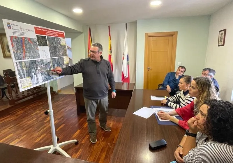  La Consejería de Obras Públicas iniciará el anteproyecto para mejorar el acceso de Silió