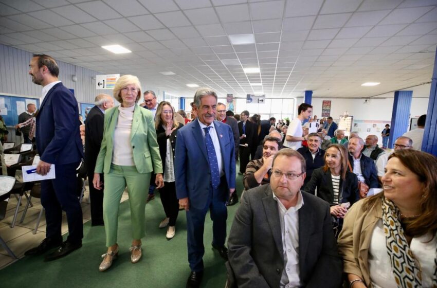  Revilla reconoce la contribución del IES Miguel Herrero de Torrelavega a «relanzar Cantabria» en sus 60 años de vida