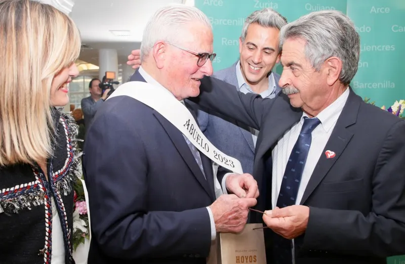  El Gobierno se suma al homenaje de Piélagos a los vecinos mayores de 80 años con motivo del Día del Abuelo