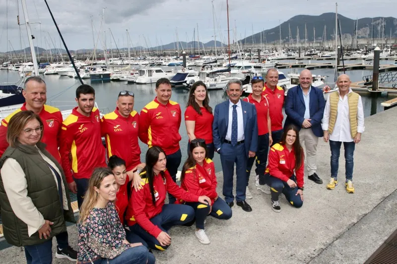  Revilla da la bienvenida a la Selección Española de Pesca Submarina, concentrada en Laredo para preparar el Mundial