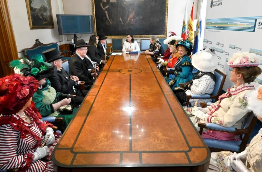  La alcaldesa recibe las propuestas de la nueva Asociación Recreación Histórica del Norte