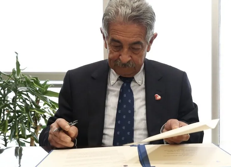 Noticias de Cantabria | El Cántabro | El presidente de Cantabria firma el decreto de convocatoria de las elecciones autonómicas del 28 de mayo