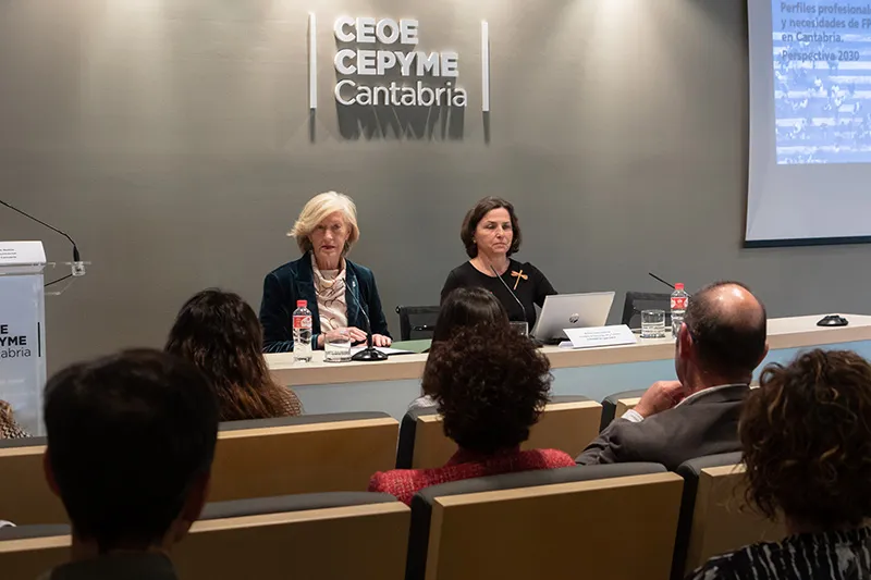  Lombó clausura la presentación de resultados del informe Caixabank Dualiza que analiza las demandas formativas en materia de FP