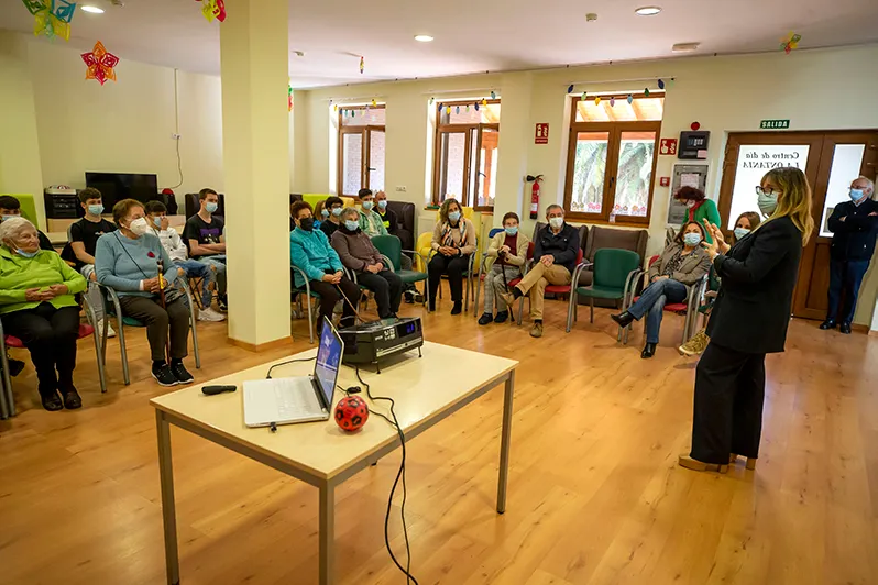  La consejera de Políticas Sociales asiste a la presentación del proyecto intergeneracional del centro de atención a la dependencia ‘La Ontanía’ de Suances