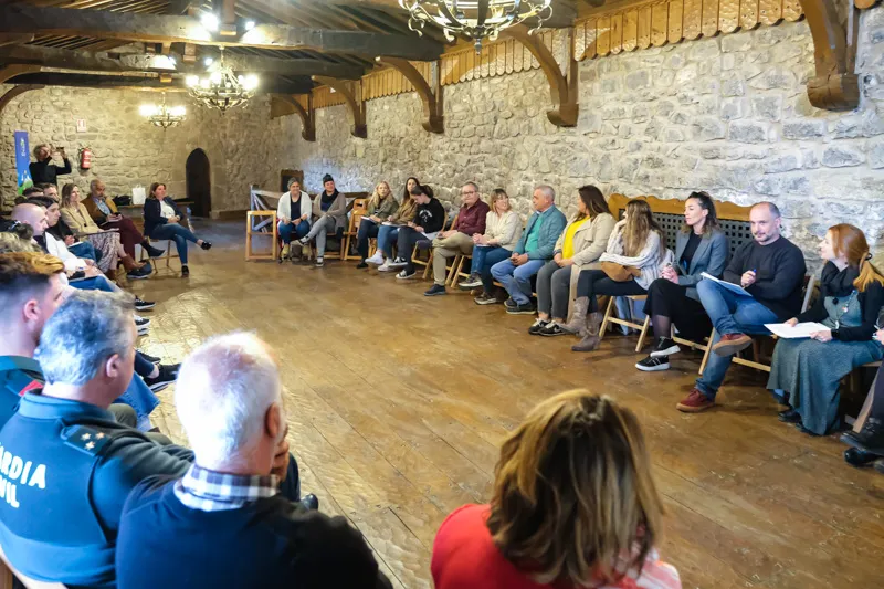  Eugenia Gómez de Diego preside la segunda reunión de la Mesa para la prevención de la soledad no deseada en Campoo-Los Valles