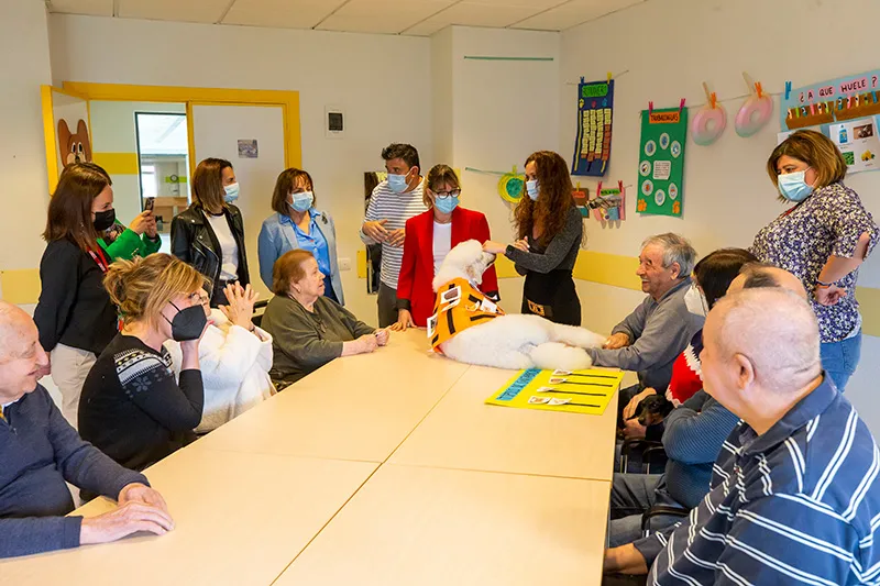 El servicio de terapia asistida con perros en los CAD de Santander y Sierrallana funciona a pleno rendimiento