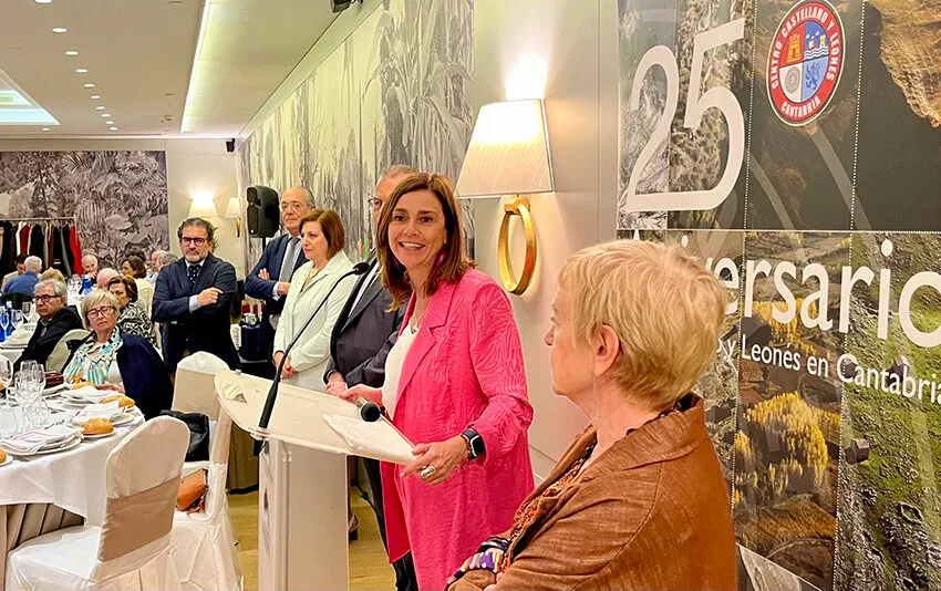  Fernández Viaña comparte con el Centro Castellano y Leonés la celebración del día de su Comunidad