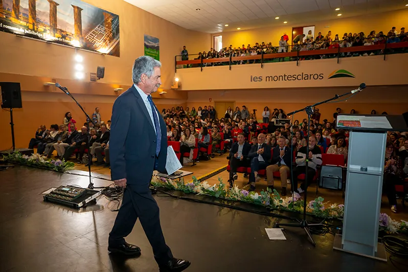 Noticias de Cantabria | El Cántabro | Revilla pone en valor la Primavera Cultural del IES Montesclaros como "referente de la educación de Cantabria"