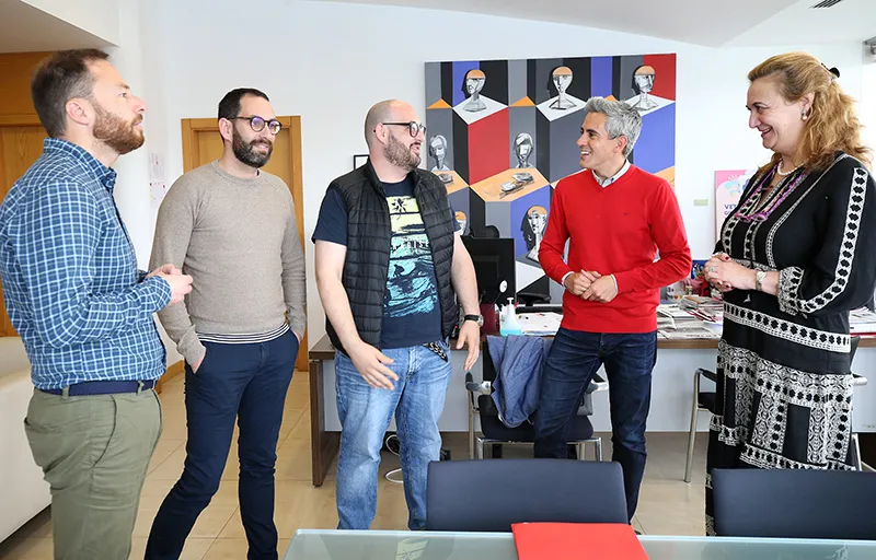  Zuloaga se reúne con la Federación Española de Agrupaciones de Folclore para estudiar proyectos que contribuyan a difundir las tradiciones regionales