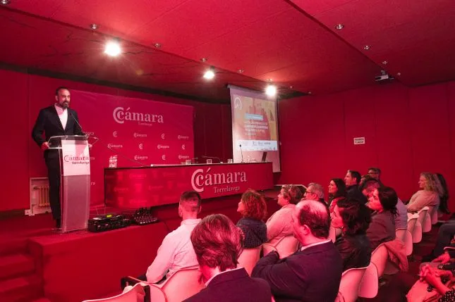  López Estrada participa en la entrega de premios del Concurso Talento Cantabria