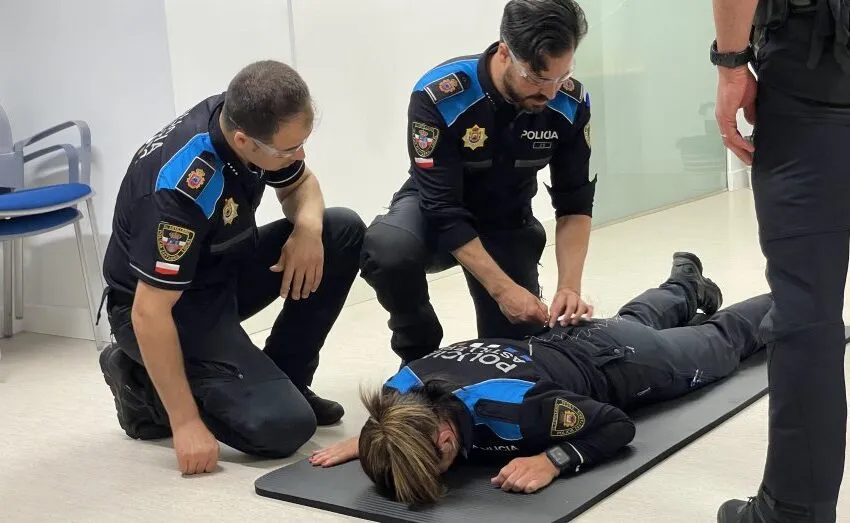  EL AYUNTAMIENTO DE ASTILLERO DOTA A LA POLICÍA LOCAL DE PISTOLAS TÁSER