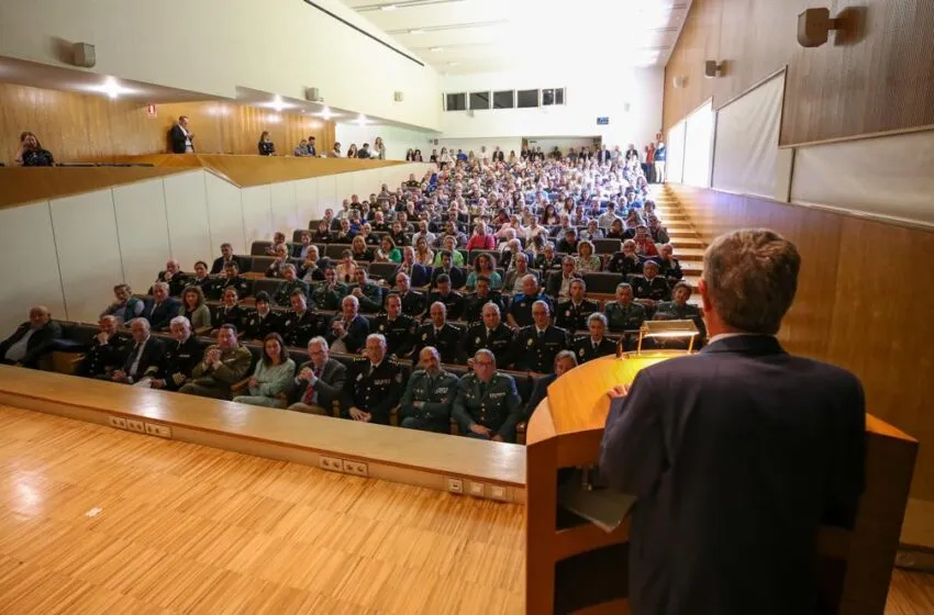  Revilla valora el «gran nivel» de seguridad de Cantabria y se muestra orgulloso del «ensamblaje» entre los cuerpos públicos y privados