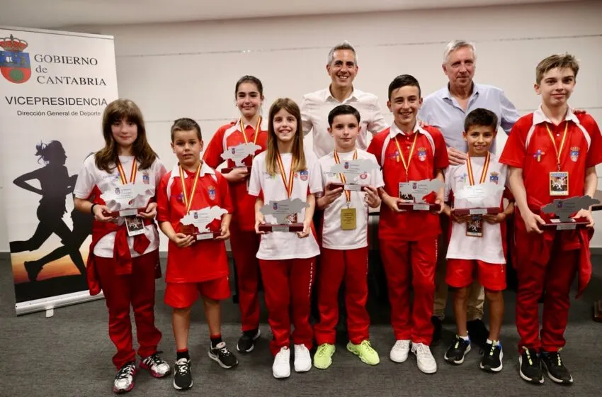  Zuloaga felicita a los karatecas cántabros por los triunfos logrados en el Campeonato de España infantil