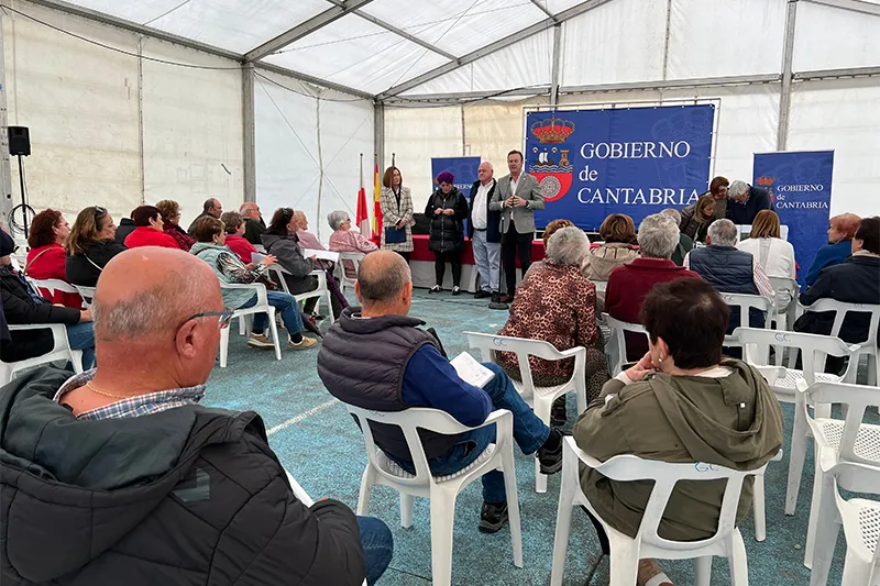  Entregados los títulos de propiedad derivados de la  concentración parcelaria de Voto-Centro