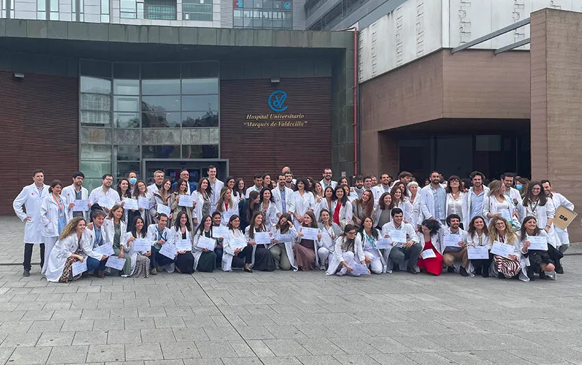  Valdecilla celebra el acto de despedida de los cien residentes que finalizan este año su formación especializada