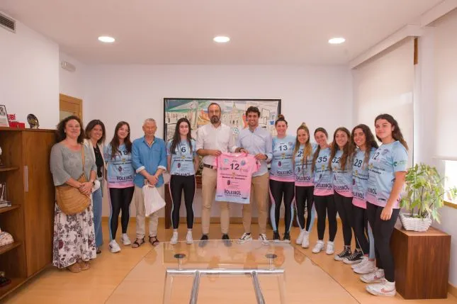 Noticias de Cantabria | El Cántabro | Recibimiento al filial del Voleibol Torrelavega por su ascenso a Primera Nacional Femenina