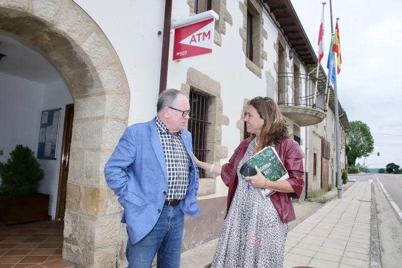  La consejera de Presidencia en funciones defiende en Campoo de Yuso mantener las políticas que revierten el despoblamiento rural