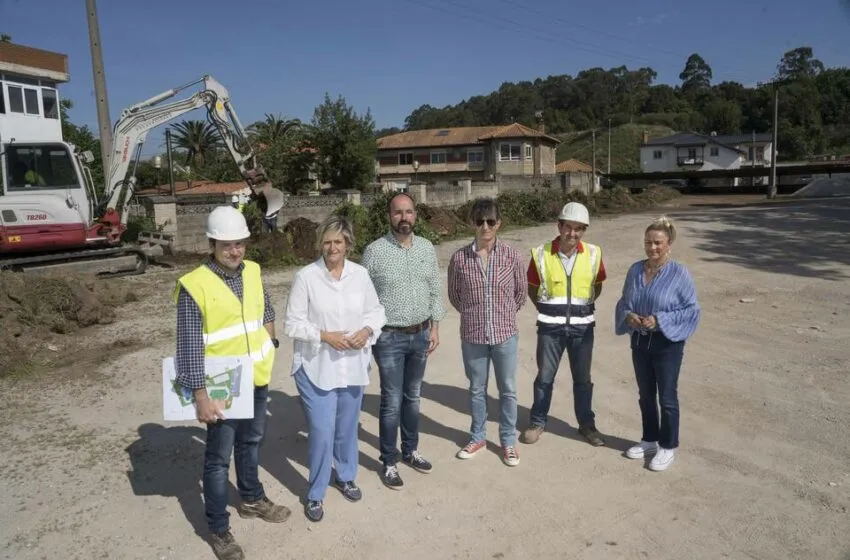  Esther Bolado visita el inicio de las obras del Parque Infantil de Revilla
