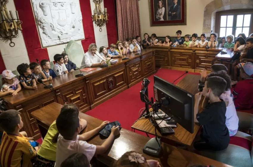 Esther Bolado felicita al Colegio Matilde de la Torre por contribuir a que los alumnos descubran el patrimonio cultural del municipio