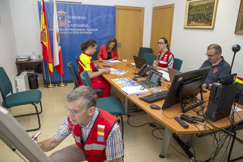  El Gobierno y Birla Carbón ensayan la respuesta conjunta ante riesgo químico en un simulacro con más de 30 personas