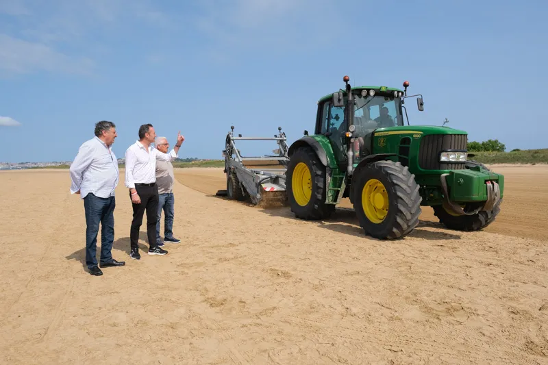 Guillermo Blanco presenta las ayudas para la limpieza de 20 playas rurales de Cantabria