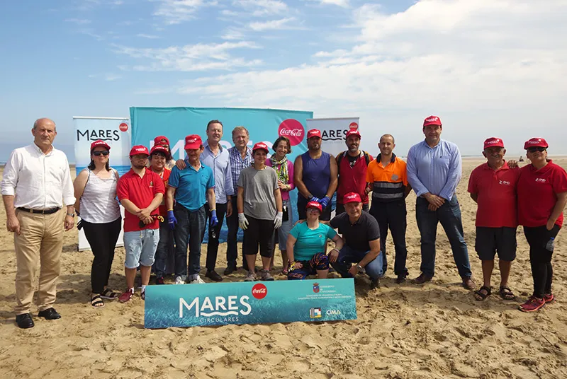  El proyecto Mares Circulares recala en Valdáliga para mantener limpia de residuos la playa de Oyambre