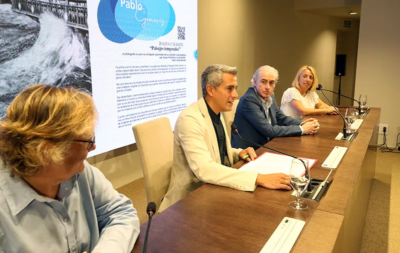  Zuloaga reconoce la vanguardia cultural de Arnuero en la presentación del programa del Ecoparque Trasmiera