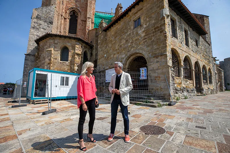  Avanzan en plazo las obras de consolidación y restauración de los muros exteriores de la iglesia de Castro Urdiales