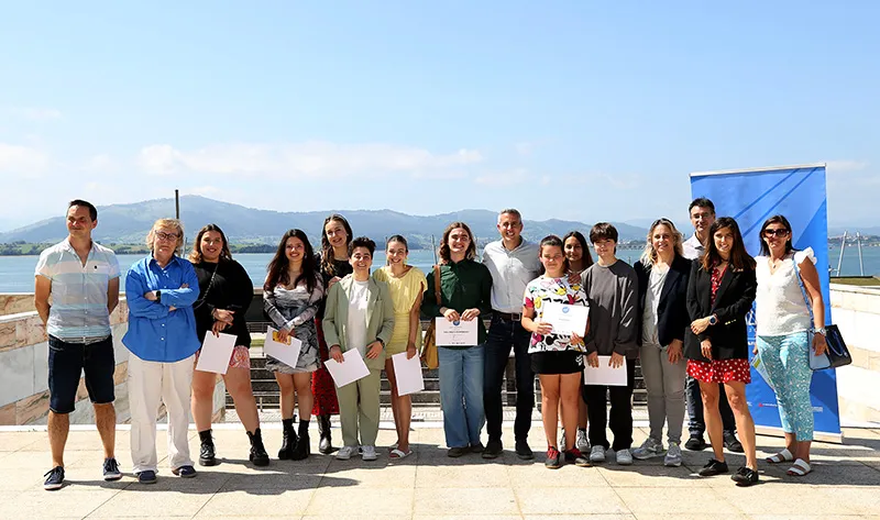  Zuloaga entrega los premios del concurso escolar Lanzadera Joven La Cultura Contraataca