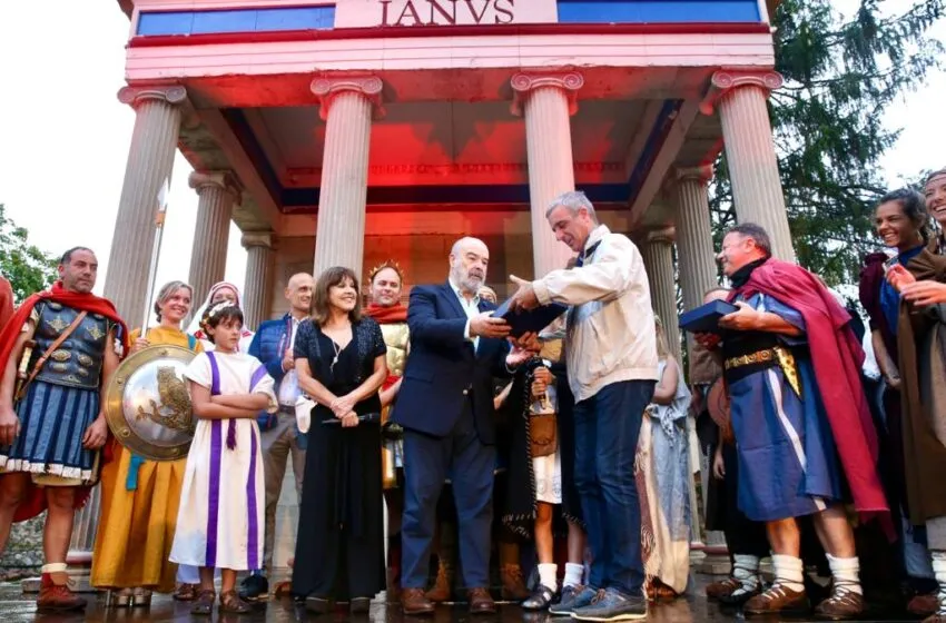 El Gobierno de Cantabria y la Asociación Guerras Cántabras entregan el premio ‘Tessera hospitalis’ a Antonio Resines y Loles León