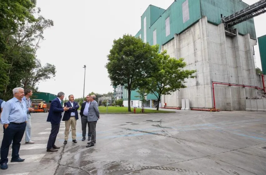 Roberto Media visita el complejo de residuos de Meruelo que se adaptará al tratamiento del quinto contenedor con una inversión de 49 millones de euros