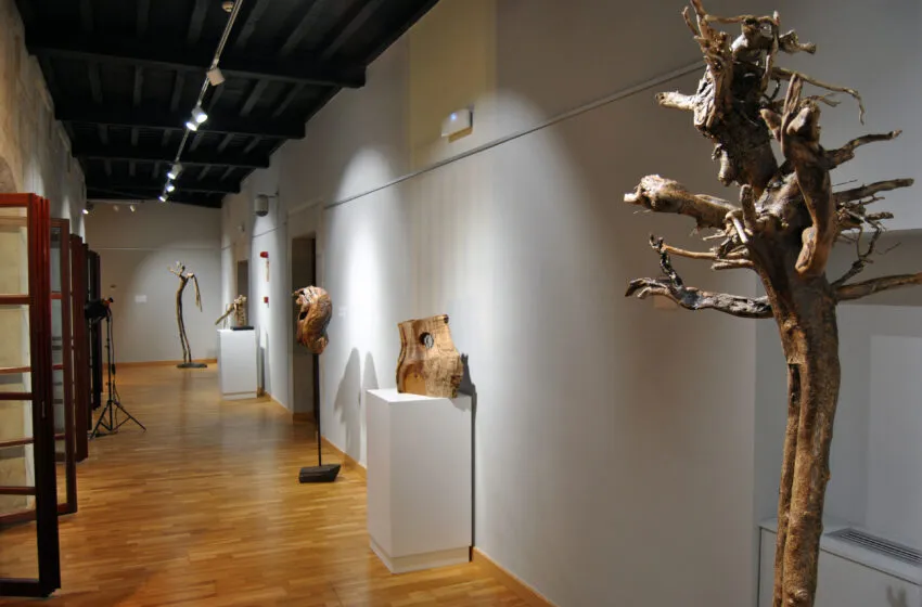 Un artista enamorado de Barriopalacio expone en Comillas