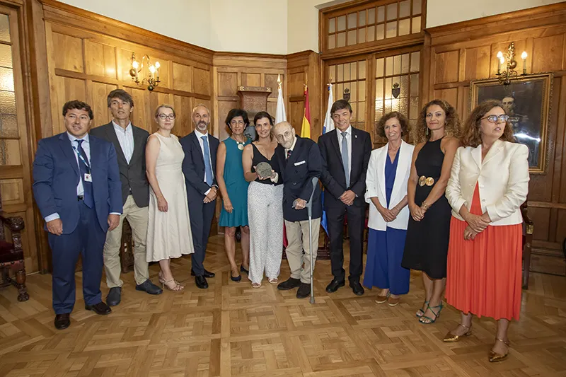  Los consejeros de Educación y Cultura asisten a la entrega del premio Menéndez Pelayo convocado por las UIMP al escritor Álvaro Pombo