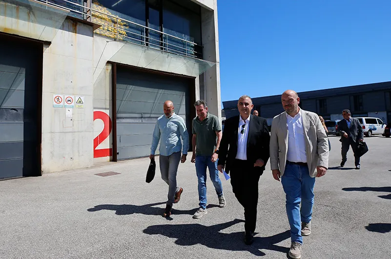  Fomento invertirá cerca de un millón de euros en la ampliación de la lonja del puerto de Laredo