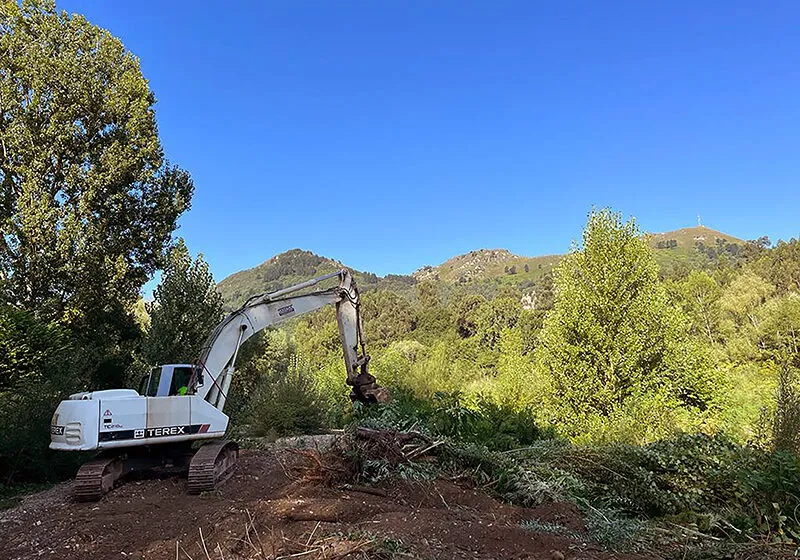 El Gobierno inicia la limpieza del cauce del río Asón para minimizar el riesgo de inundaciones en Ampuero