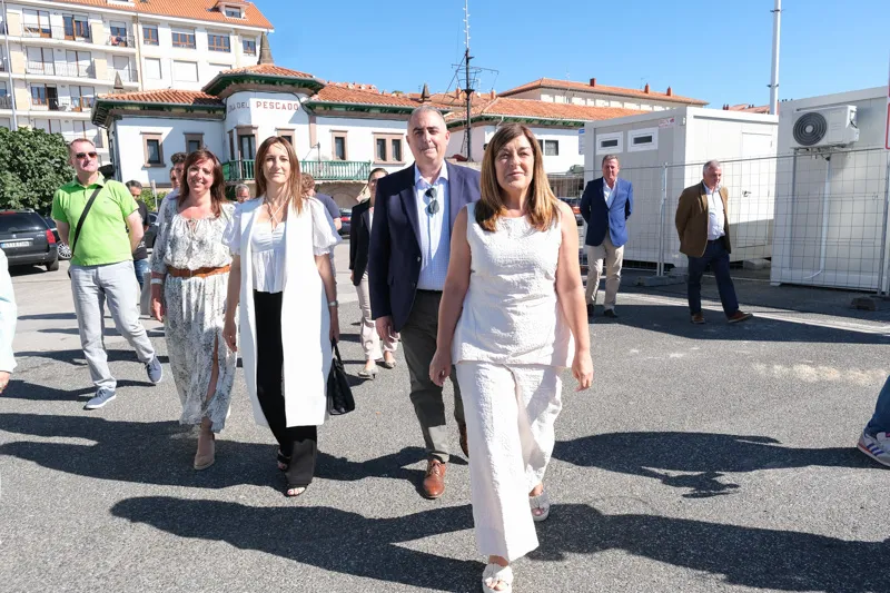  Buruaga anuncia el inicio del nuevo Plan de Puertos 2024-2030 y la creación de una mesa de trabajo con los pescadores para atender sus necesidades